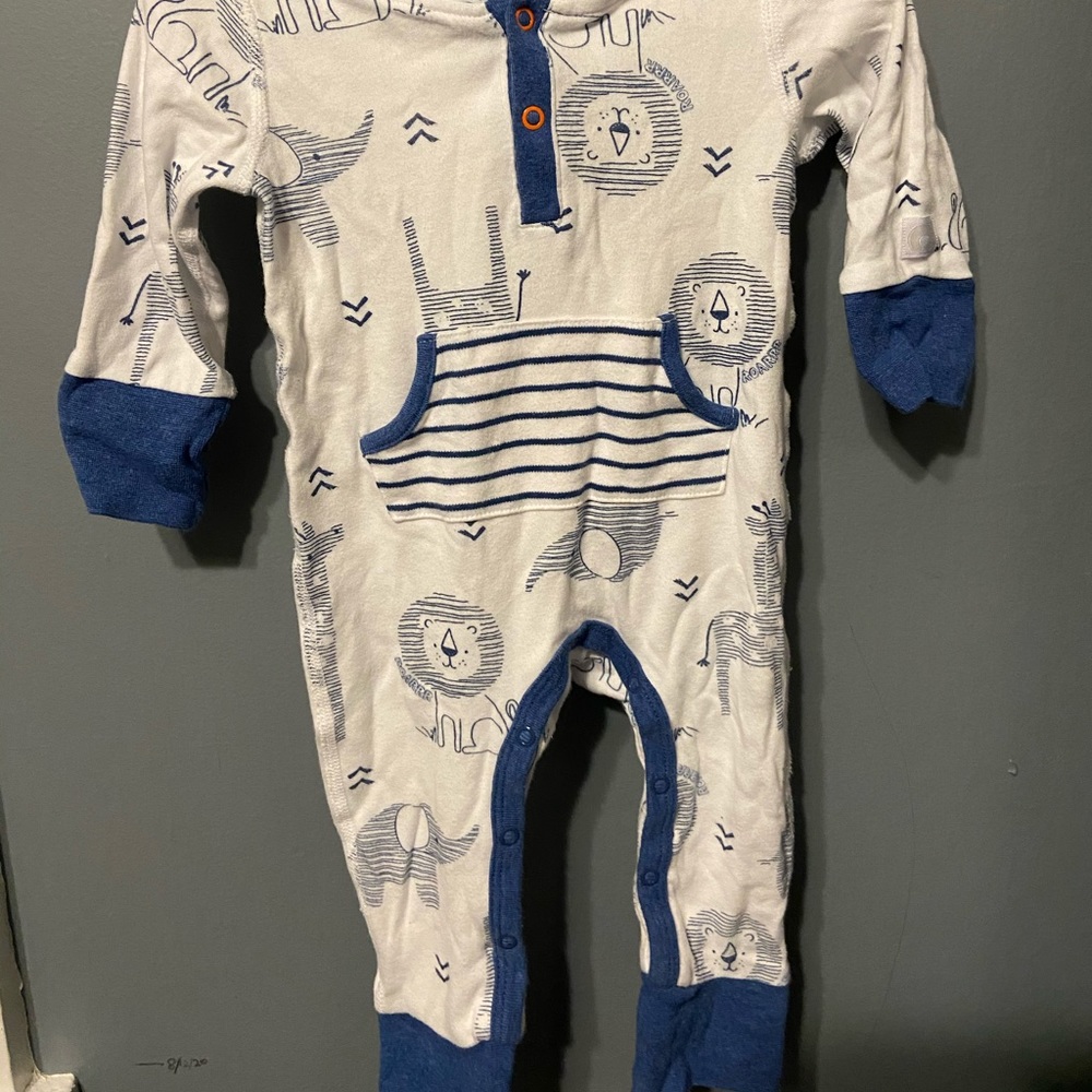 Hooded one piece 🐘